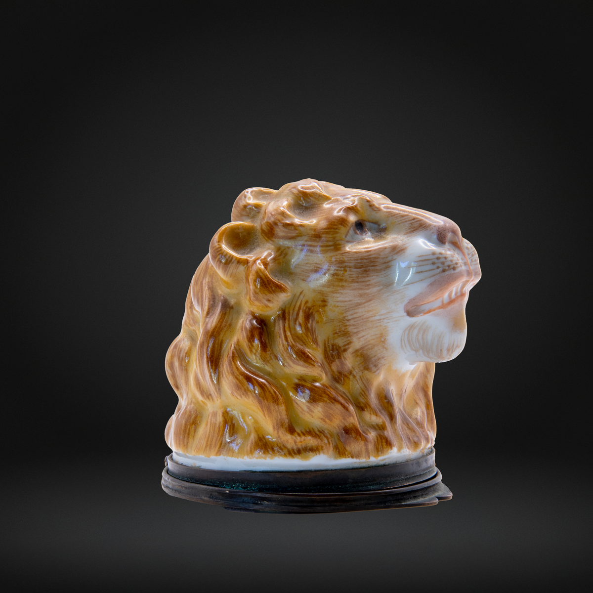 19th century continental lion bonbonniere
